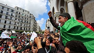 ساحة البريد المركزي بالجزائر العاصمة