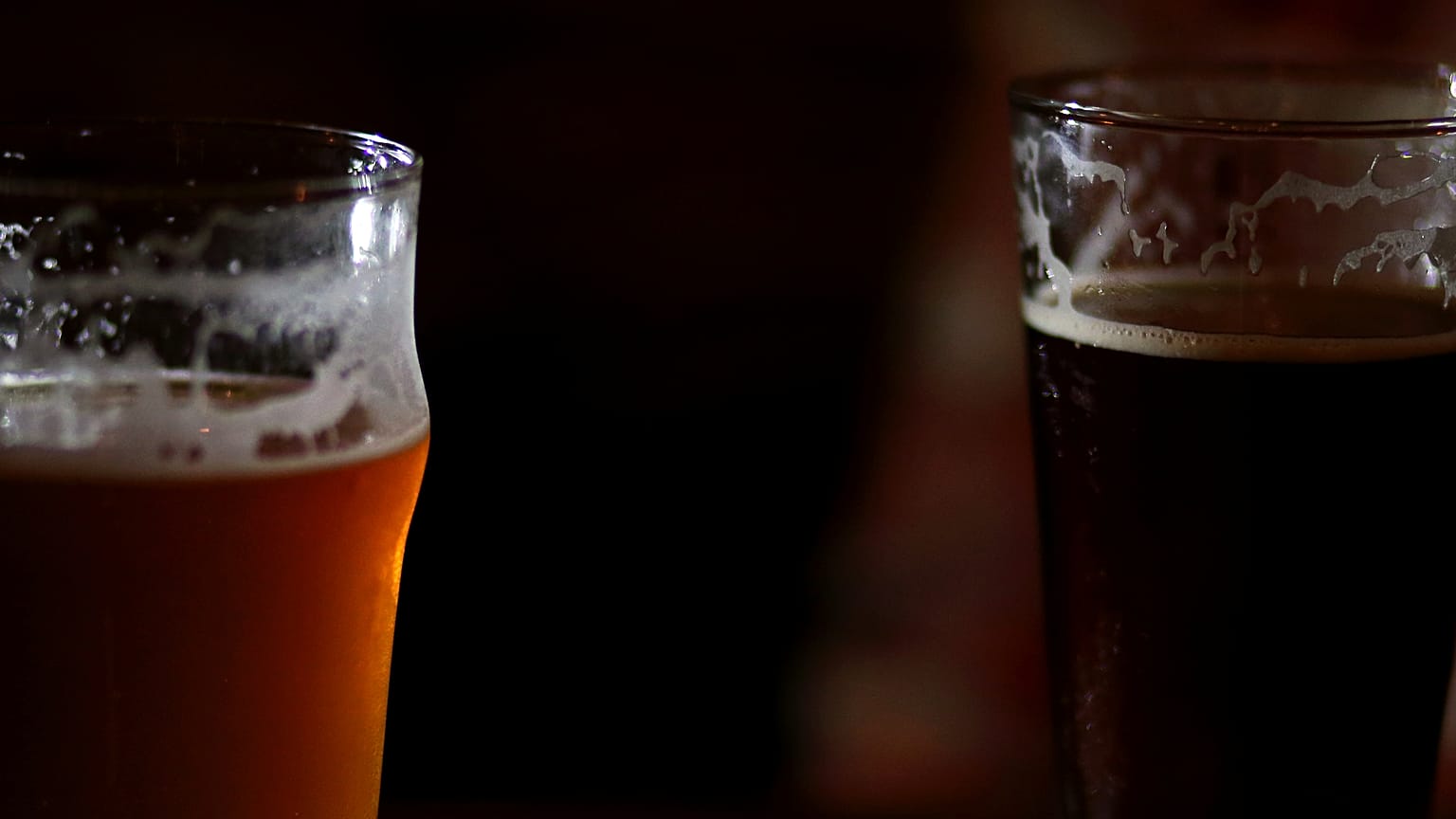El novedoso brazalete que detecta droga en las bebidas