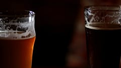 El novedoso brazalete que detecta droga en las bebidas