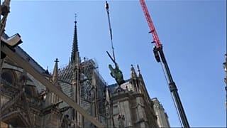 Parigi: Notre-Dame e le statue "volanti"