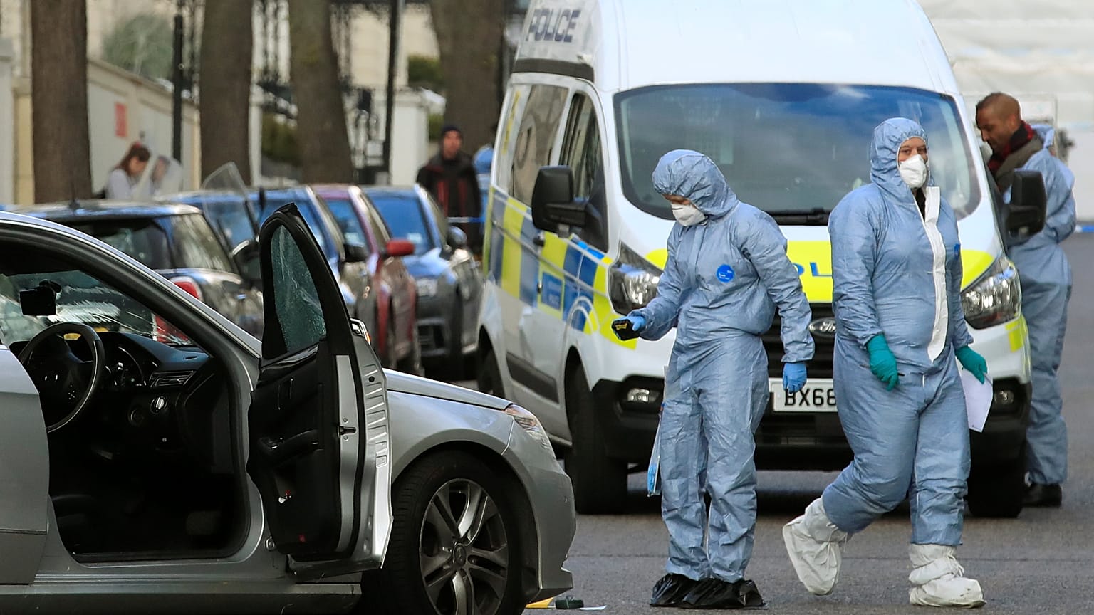 Polícia dispara contra carro em Londres