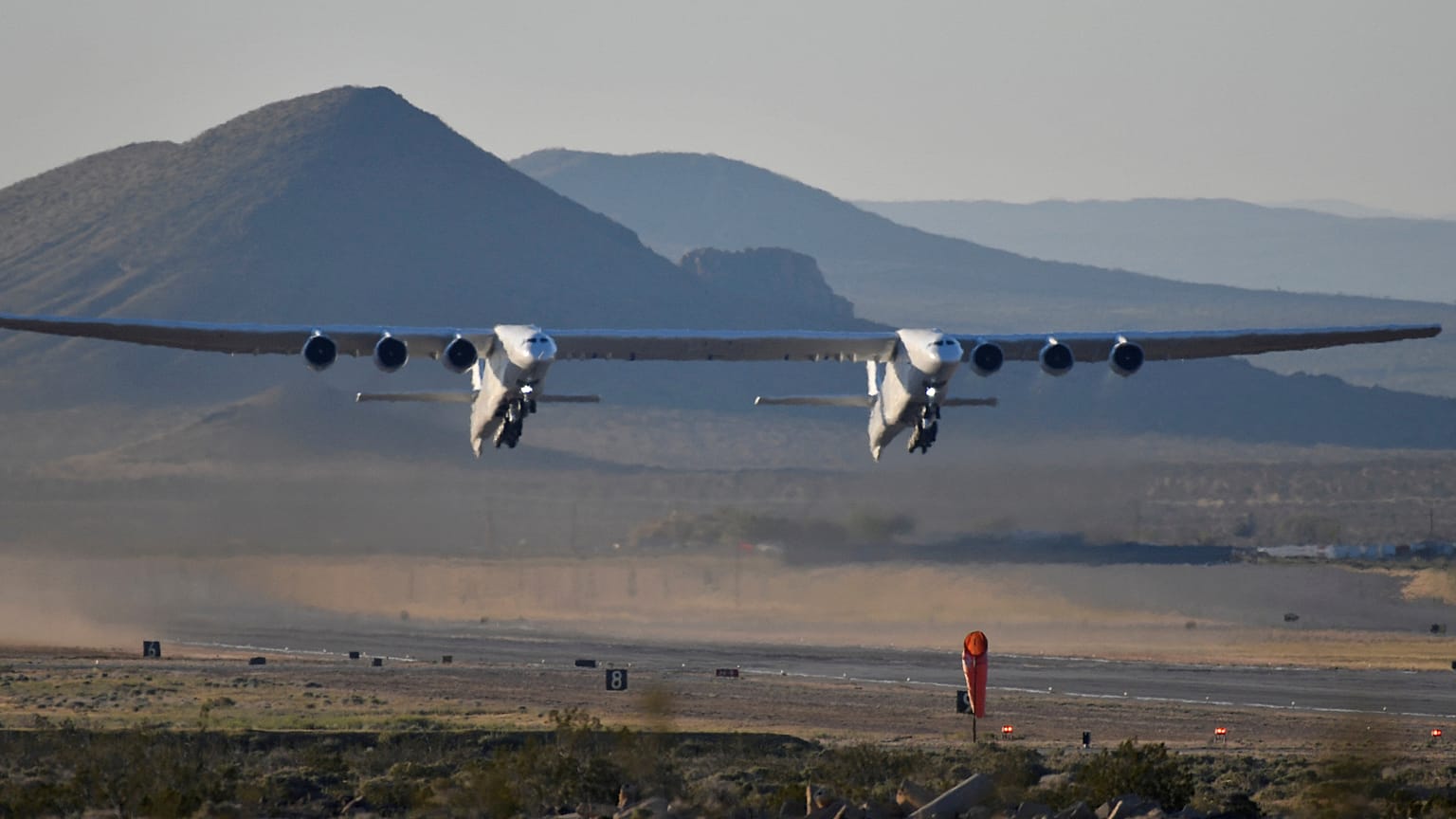 Primer vuelo del avión más grande del mundo 