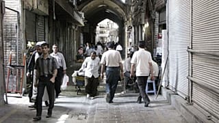 هر ۳ و نیم ایرانی سربار ۱ فرد شاغل؛ فقط نصف شاغلان کار تمام‌وقت دارند 