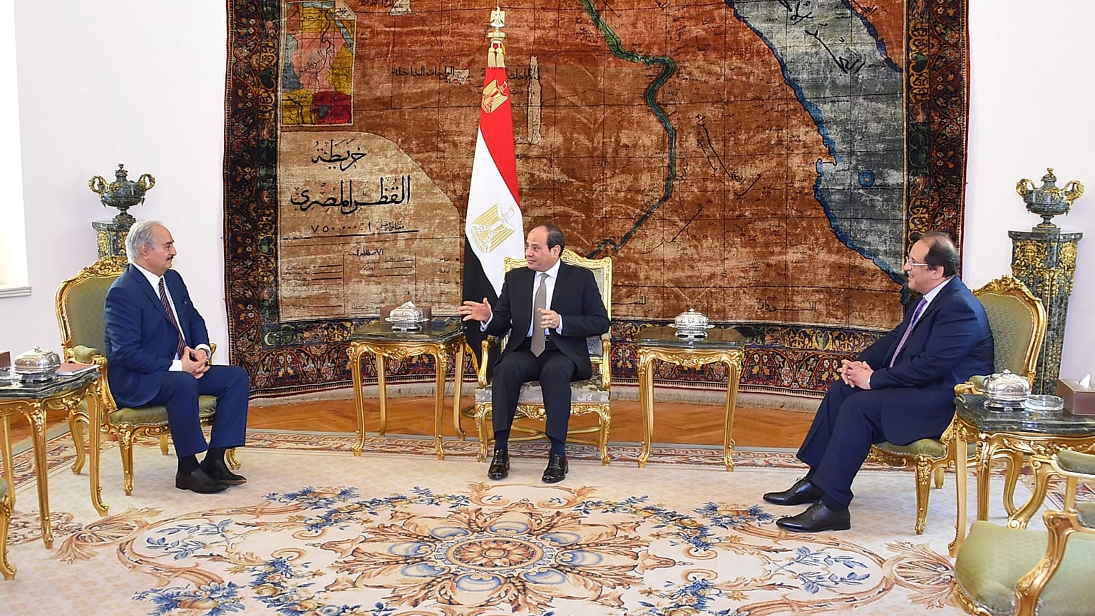 صورة من لقاء السيسي بحفتر