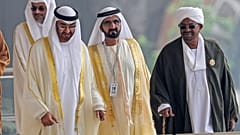 الرئيس السوداني المخلوع عمر حسن البشير خلال زيارته للإمارات في شباط 2017