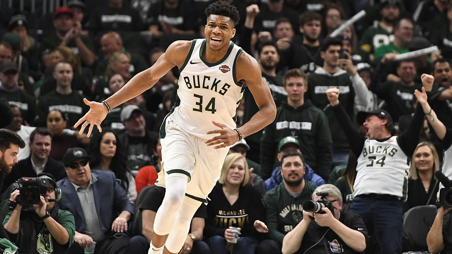 NBA: Σαρωτική πρεμιέρα για τους Μπακς με Air Giannis