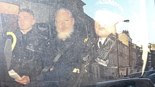 Dans quel état de santé se trouve Julian Assange après sept ans d'isolement ?