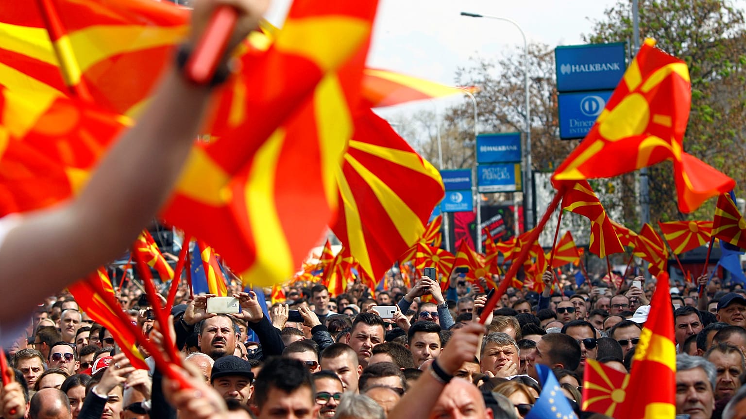 Σε προεκλογικό πυρετό τα Σκόπια