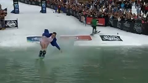 Esquiar sobre hielo y agua, el divertido reto en Alaska