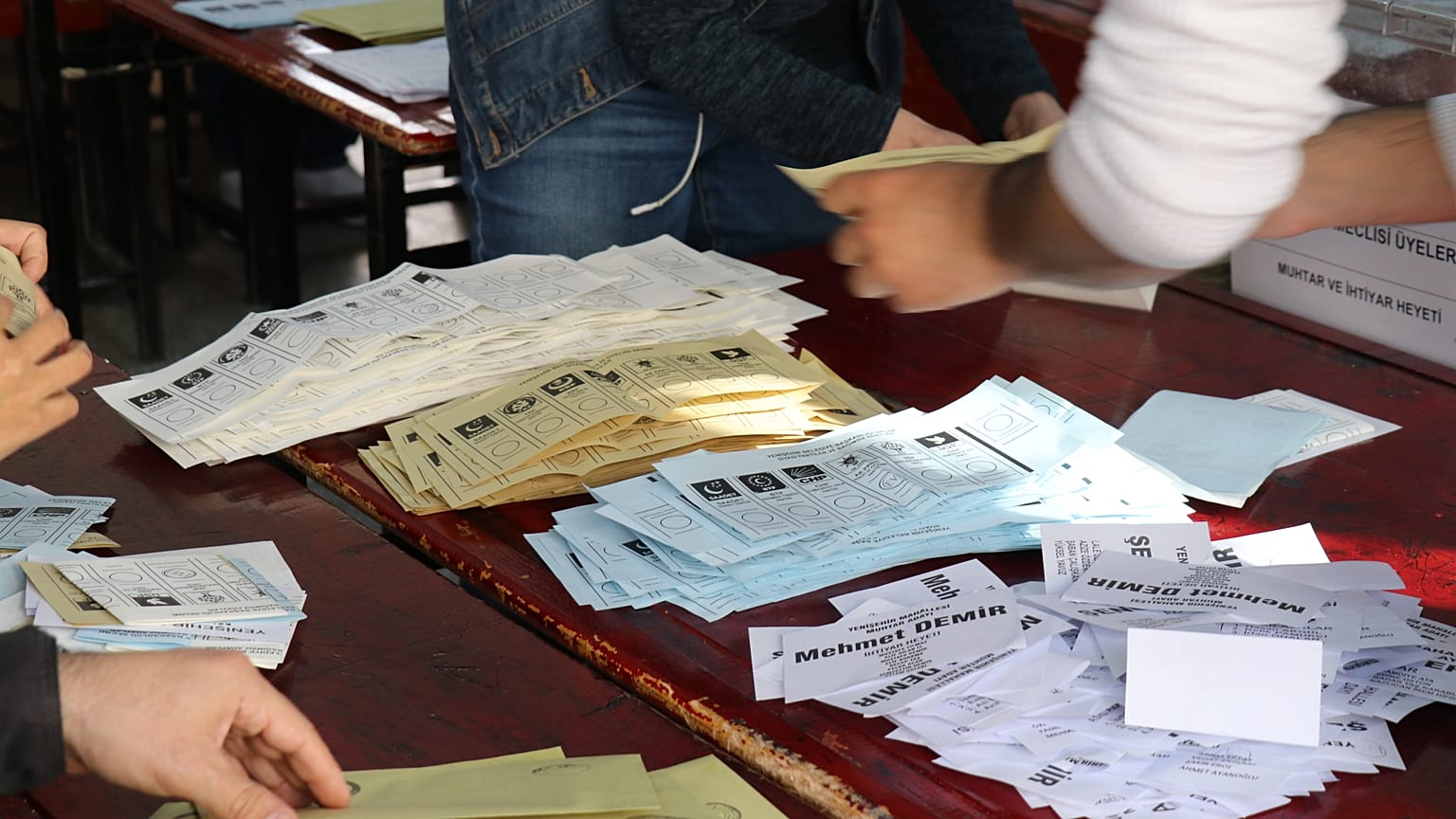Diyarbakır'da kayyum atanmamış tek belediyenin başkanını YSK belirledi