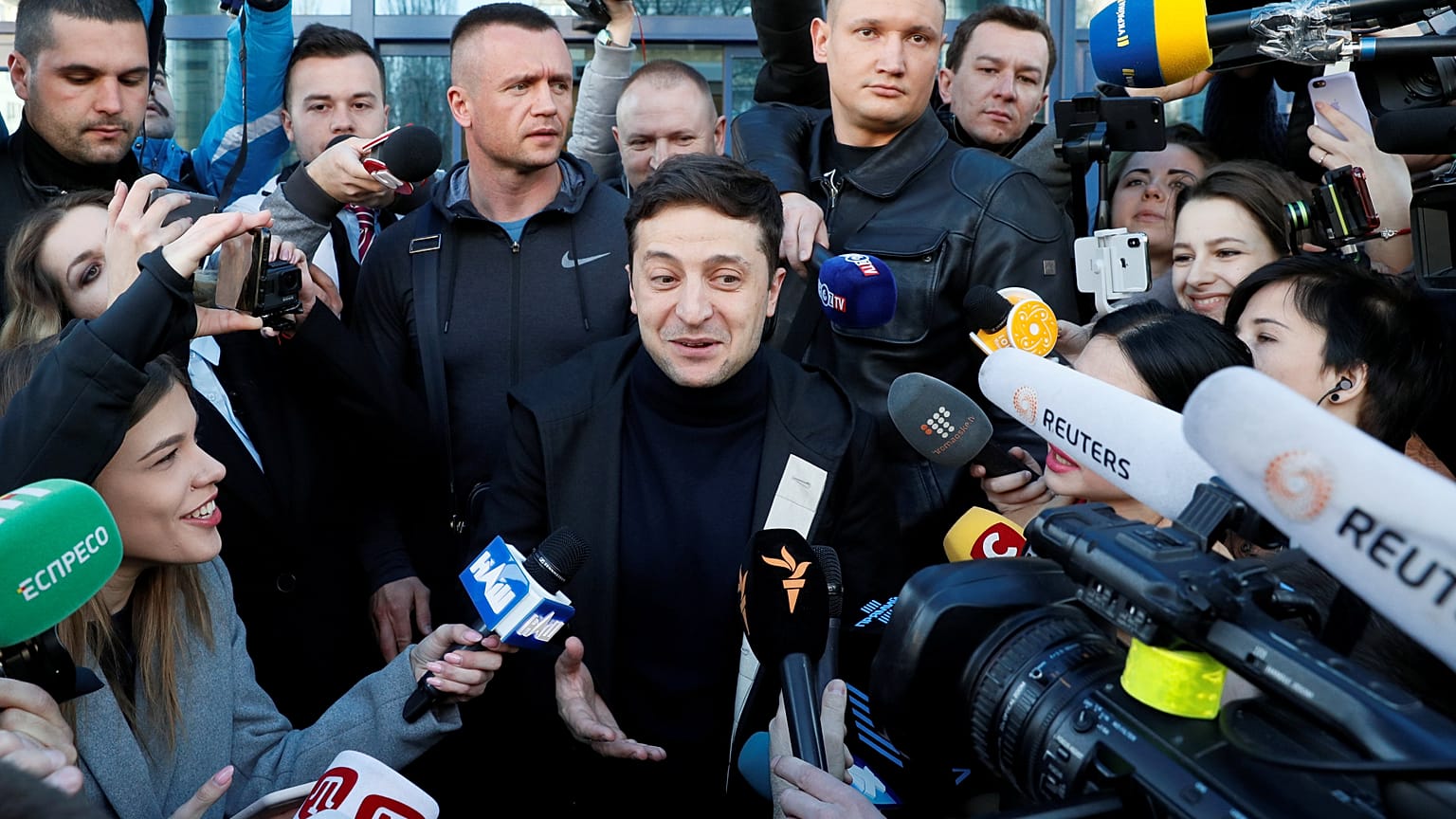 "Президент, ставший шоуменом - это печально"