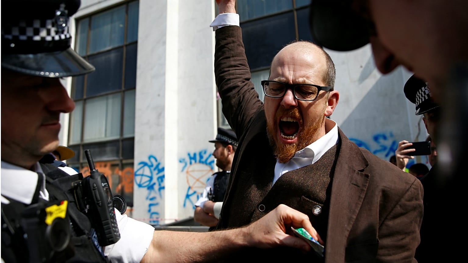Climate change protesters aim for arrests as demonstration gets underway in London