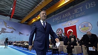 Akar: S-400 almak yaptırıma neden olmamalı, ABD'nin yeni teklifi de masada
