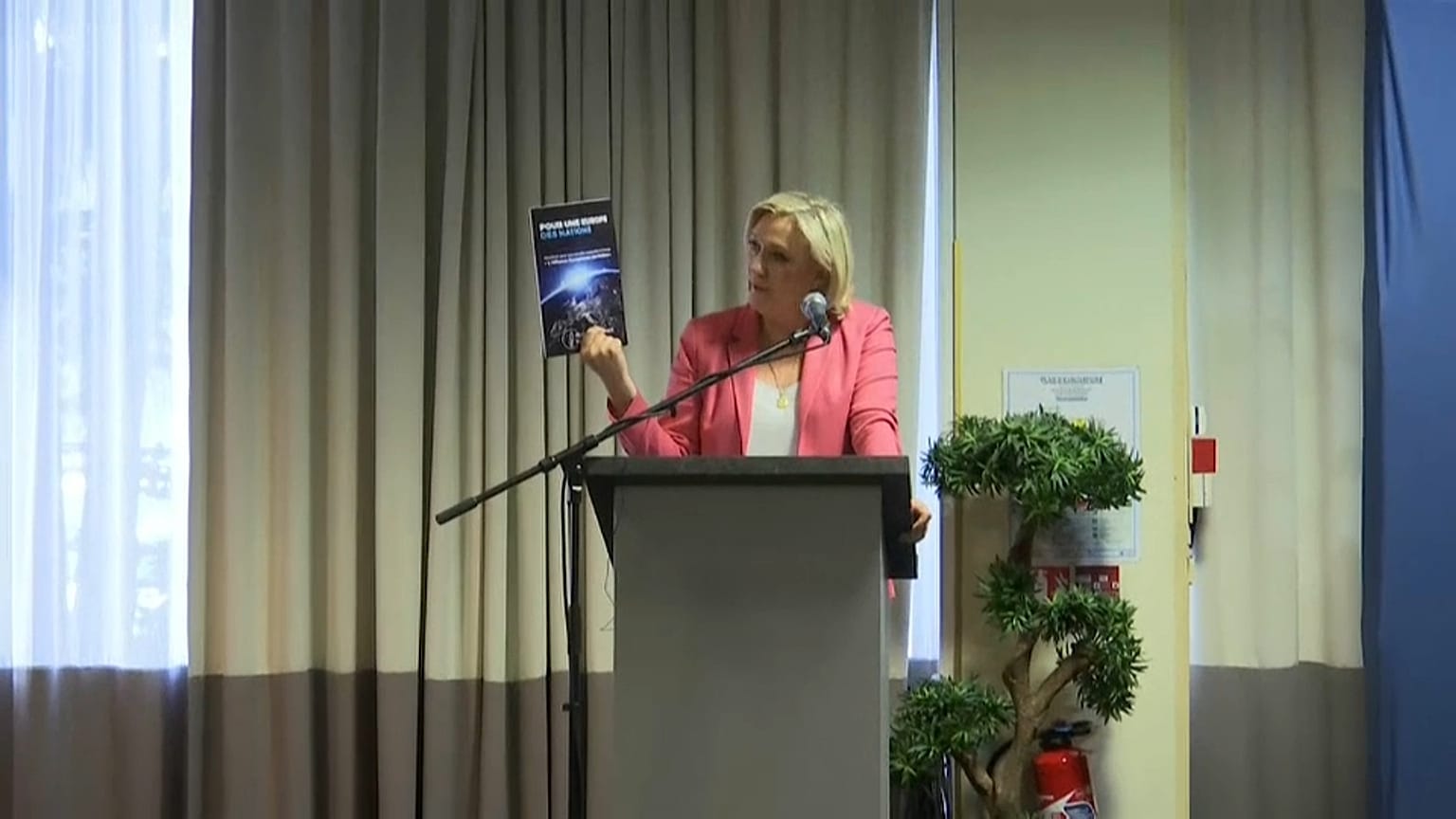 Le Pen presenta il Manifesto Europeo del Rassemblement National 