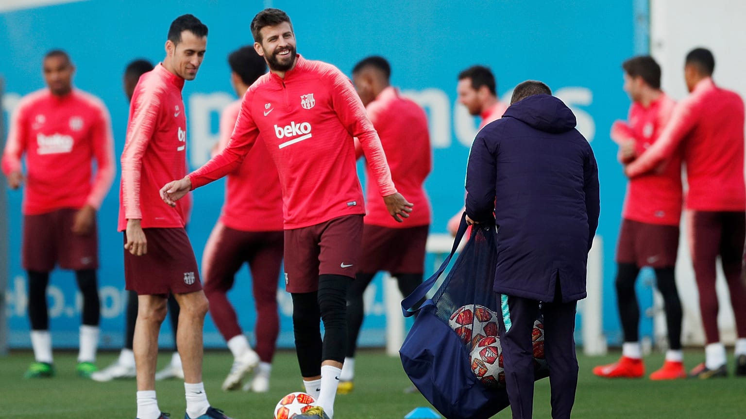 Barcelona de olho nas semifinais da Champions