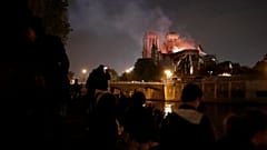 Notre-Dame Opfer der Flammen: Macron verspricht Wiederaufbau