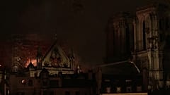 Горит Собор Парижской Богоматери
