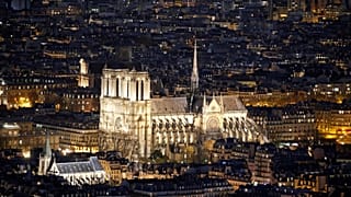 Archivbild der Kathedrale von Notre-Dame in Paris bei Nacht