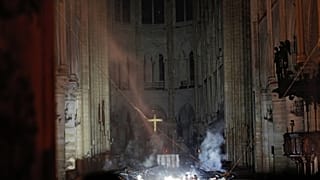 Το εσωτερικό της εκκλησίας μετά την πυρκαγιά
