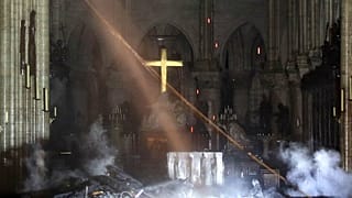 Tűz után a Notre-Dame belseje