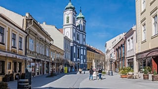 Székesfehérvár is tízezer eurót ajánl föl az újjáépítésre