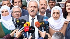HDP'li Mızraklı, AK Partili kayyumun makam odasında yaptığı lüks değişiklikleri gösterdi