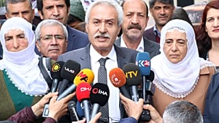 HDP'li Mızraklı, AK Partili kayyumun makam odasında yaptığı lüks değişiklikleri gösterdi