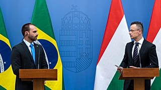 A brazil elnök fia idejött megtanulni, hogyan kell elbánni Sorossal