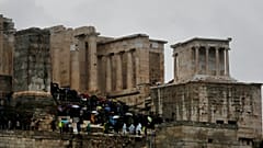 Με συνεφιά και τοπικές βροχές οι εκλογές