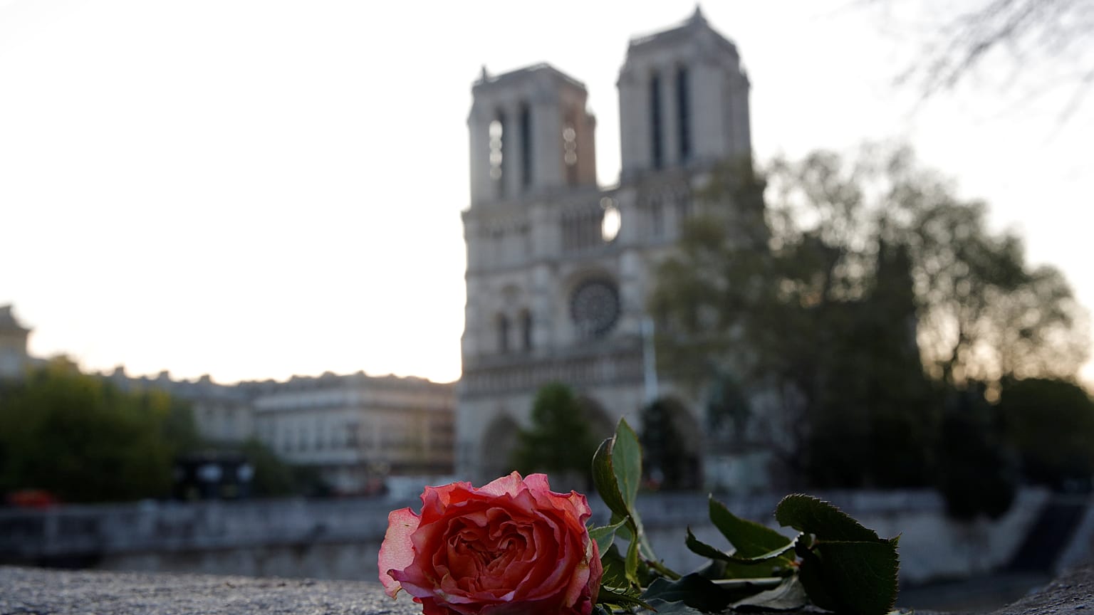 İnteraktif fotoğraf: Notre Dame'ın yangından önce ve sonraki hali