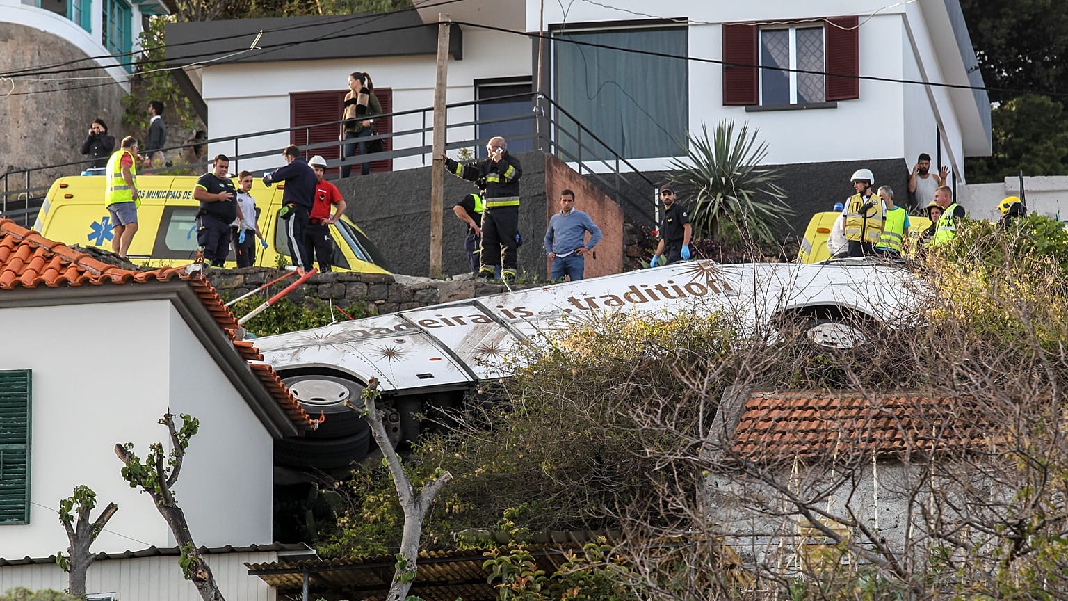 Queda de autocarro no Caniço, Madeira