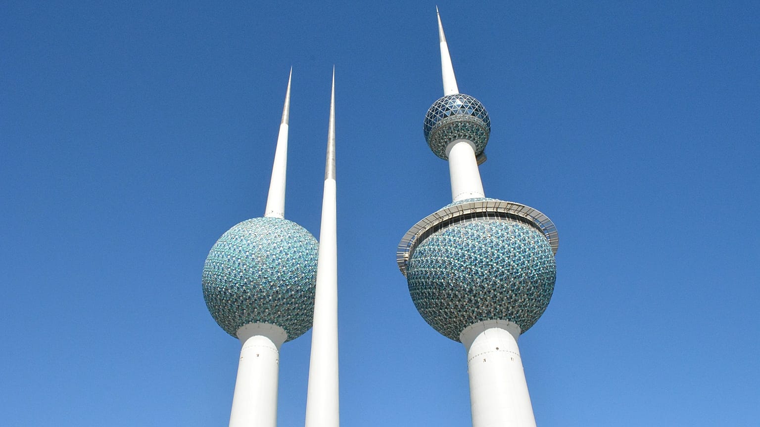 شركة نفط الكويت: السيطرة على حريق في إحدى مضخات حقل نفط برقان ولا إصابات