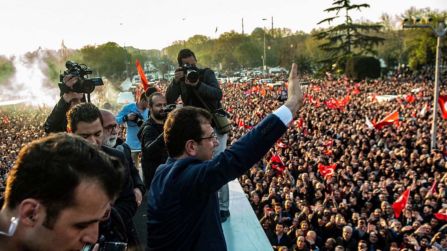 Ekrem İlmamoğlu ilk icraatını açıkladı