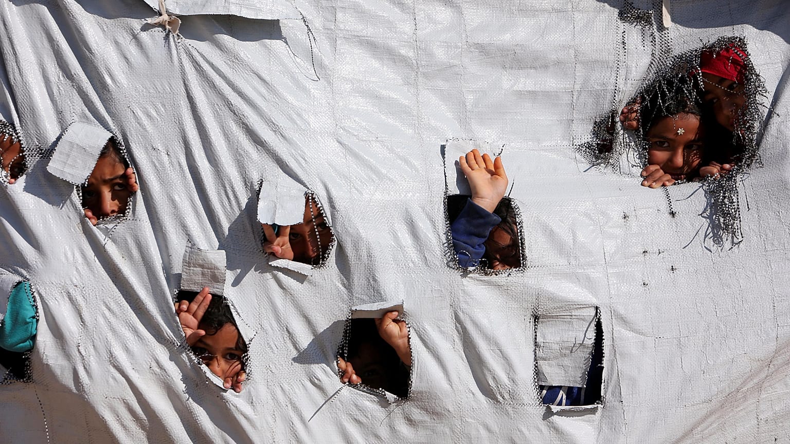 صورة لأطفال بمخيم في سوريا