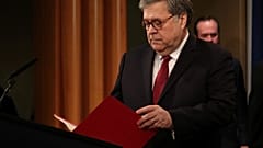 US-Justizminister William Barr bereitet sich auf die Pressekonferenz vor.