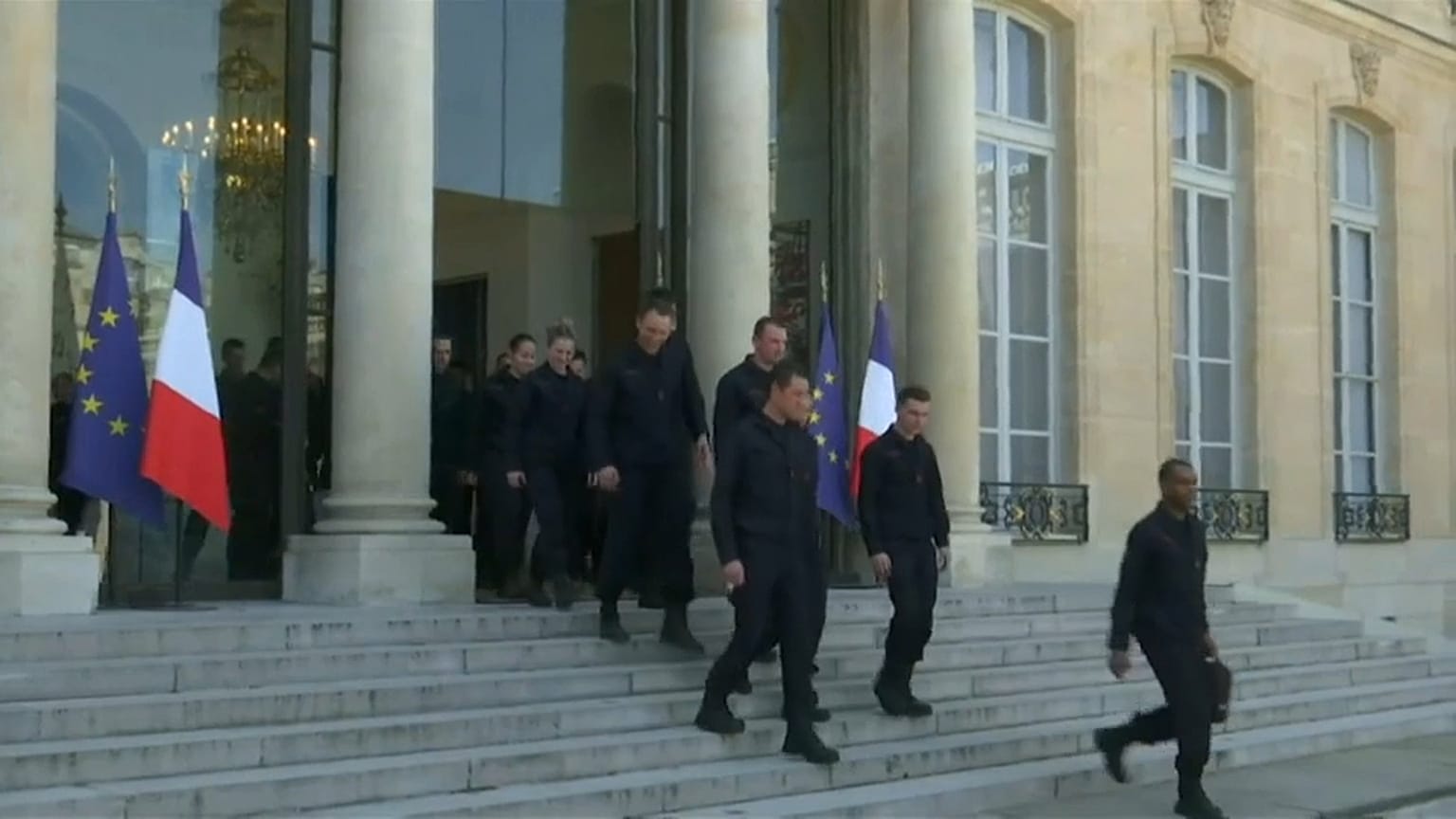 Francia homenajea a los bomberos de Notre Dame