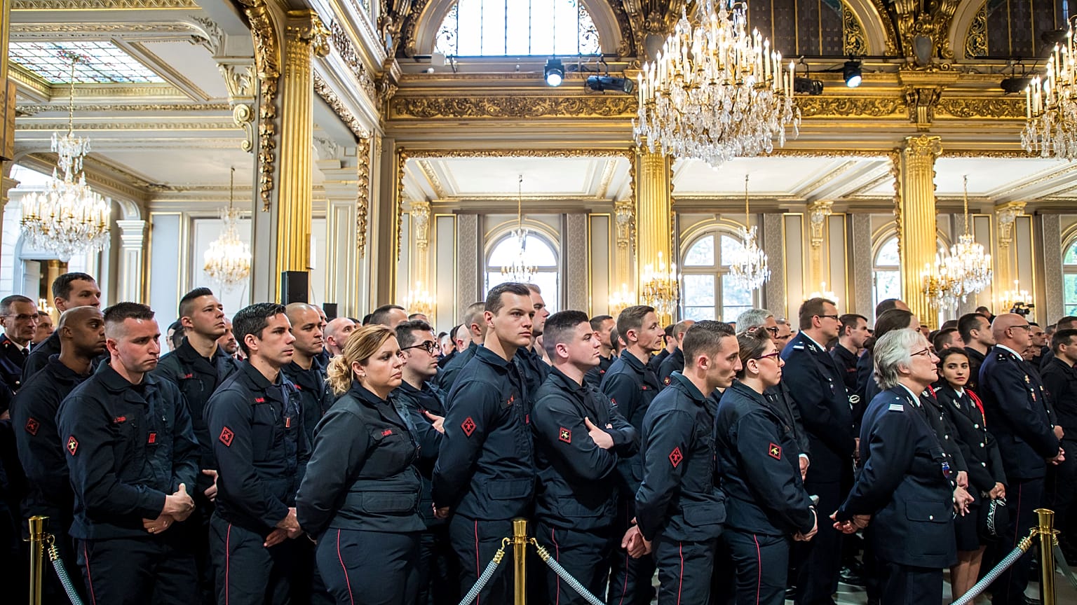 Notre-Dame : l'hommage aux pompiers