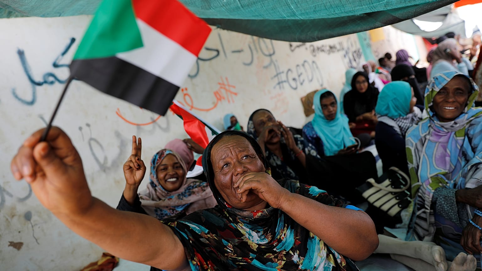 احتجاجات عارمة في السودان لمطالبة المجلس العسكري الانتقالي بتسليم السلطة للمدنيين
