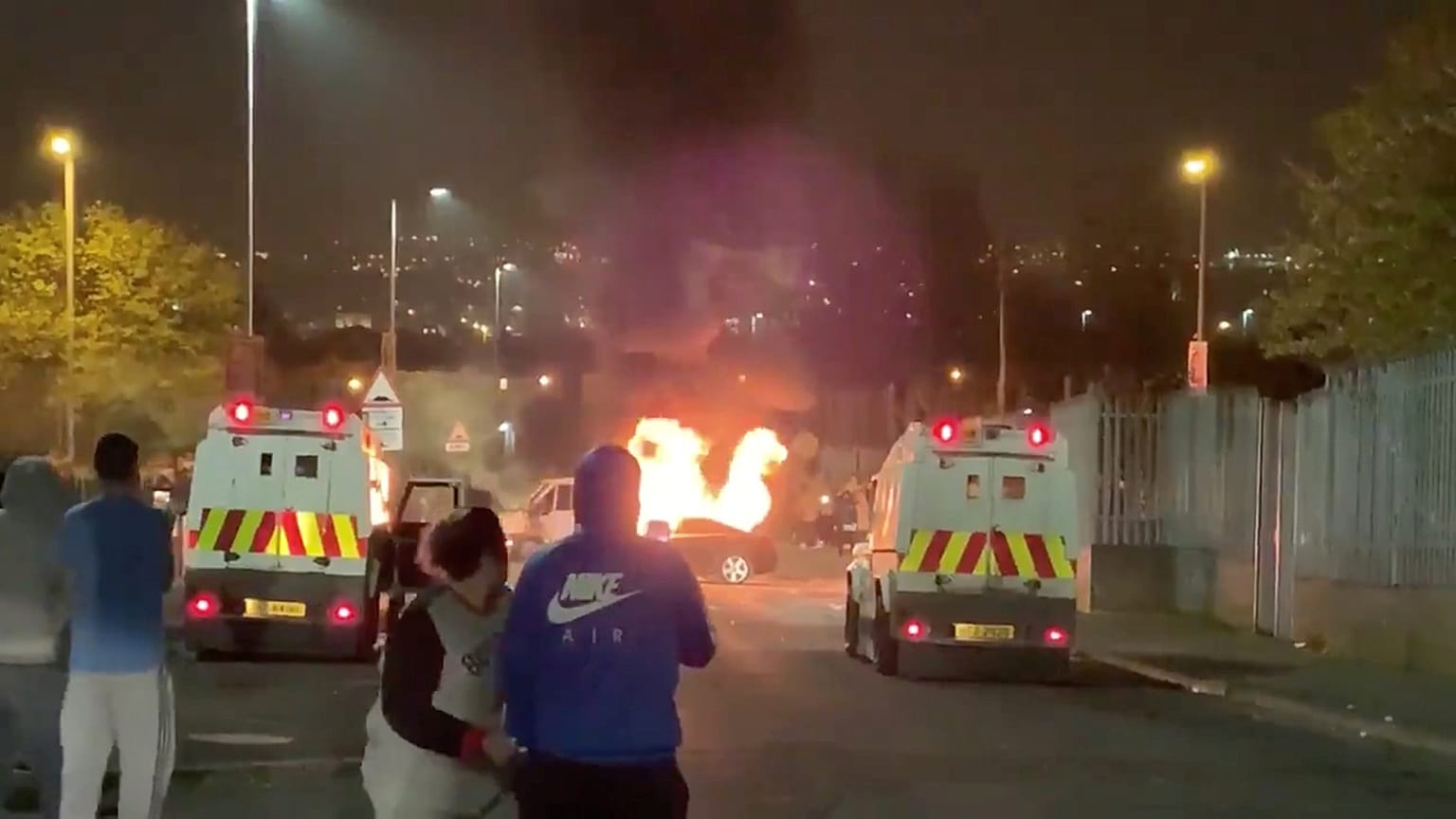 Irlanda del Nord, scontri a Londonderry, muore una reporter