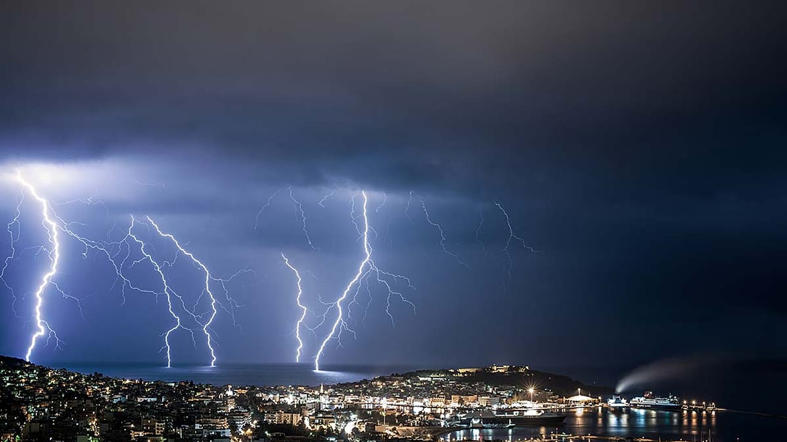 Δέκα ερωτήσεις-απαντήσεις για τους κεραυνούς – 32 νεκροί στην Ελλάδα από το 2000