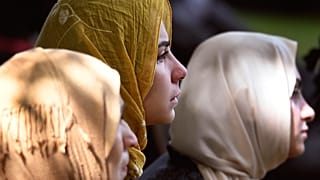 Fransız mahkemesi başörtüsü için işinden atılan kadını haklı buldu