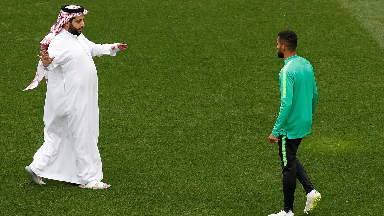 بالشعر العامي تركي آل الشيخ يحتفل بالفوز على الأهلي 