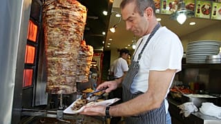 Στο επίκεντρο το σουβλάκι και η τιμή του