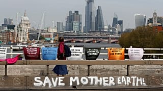 Gegen eine "Republik der Verschmutzer": Klimaproteste in Paris und London