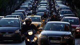 Ευρωβαρόμετρο:  Οι Ελληνες οδηγοί παίρνουν το βραβείο στις βρισιές