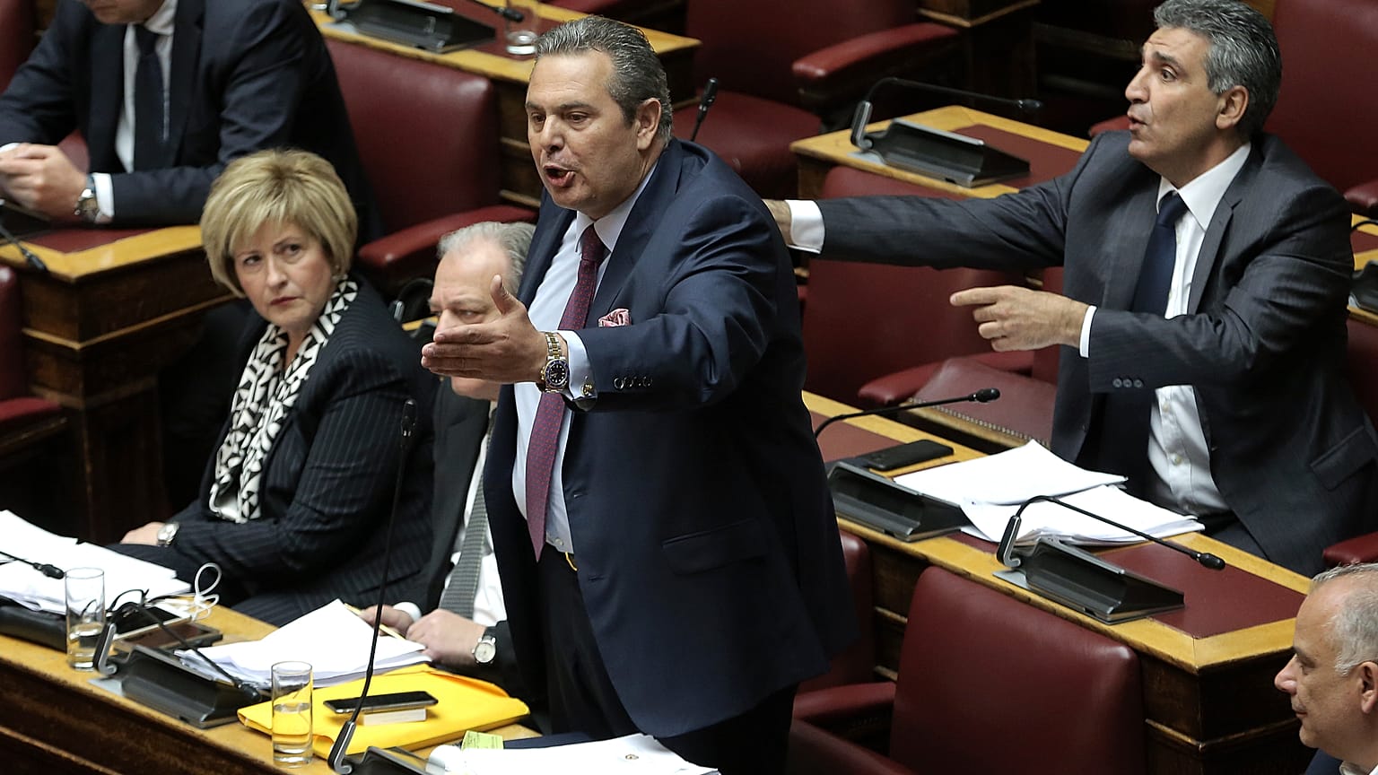 Καμμένος κατά Κοτζιά στη Βουλή για τις βίζες