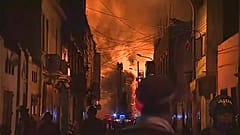 Perù: vasto incendio nel centro storico di Lima