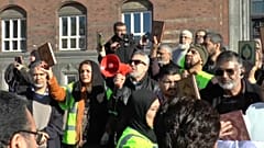 Danimarka'da Müslümanlar Kur'an yakma eylemini protesto etti