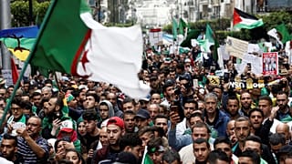 تظاهر الجزائريين في شوارع العاصمة يوم الجمعة