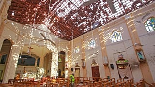 Σρι Λάνκα: Μπαράζ βομβιστικών επιθέσεων - Στους 215 οι νεκροί